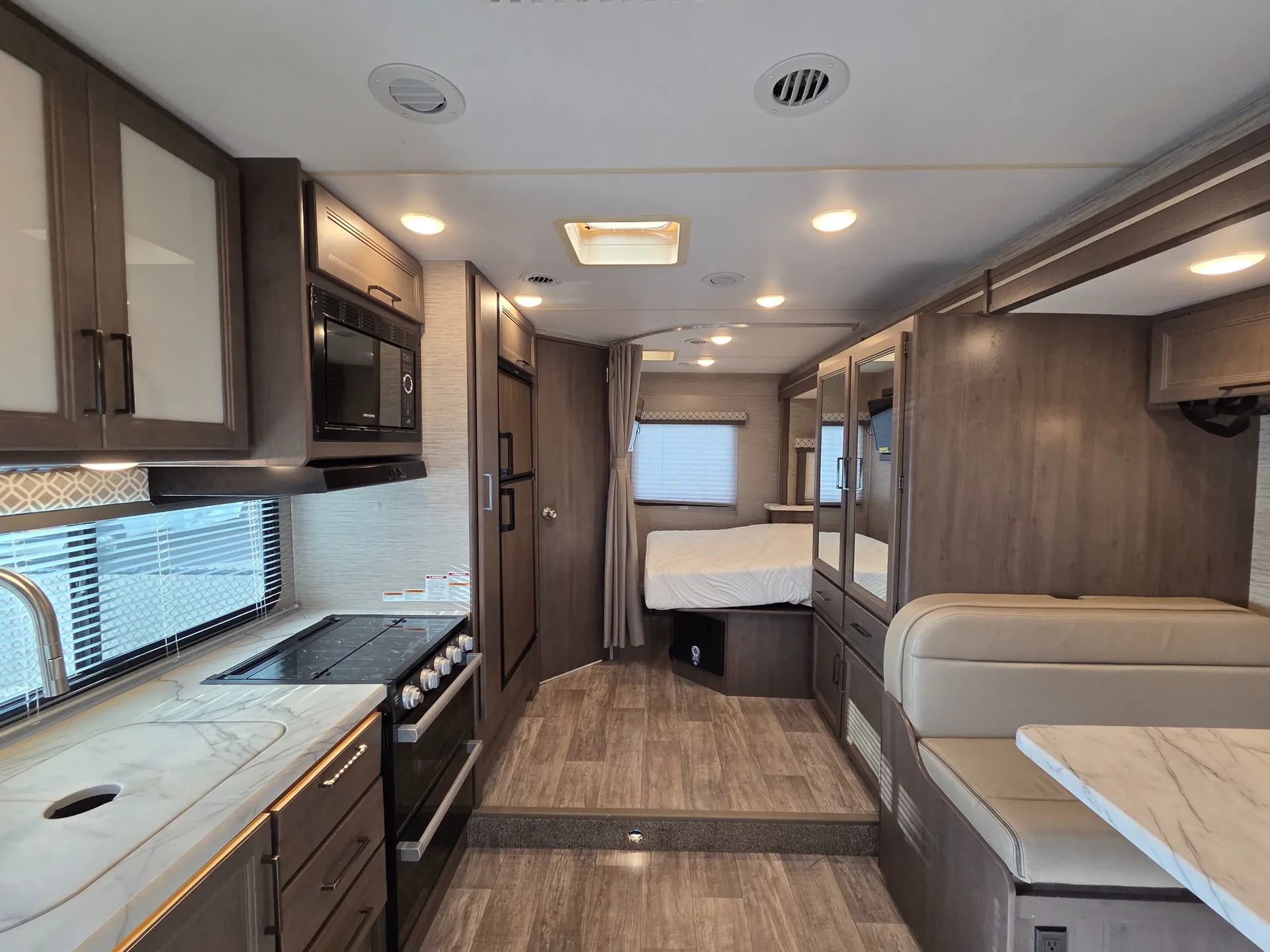 2023 Thor Motor Coach Coleman 24CM - Photo 2