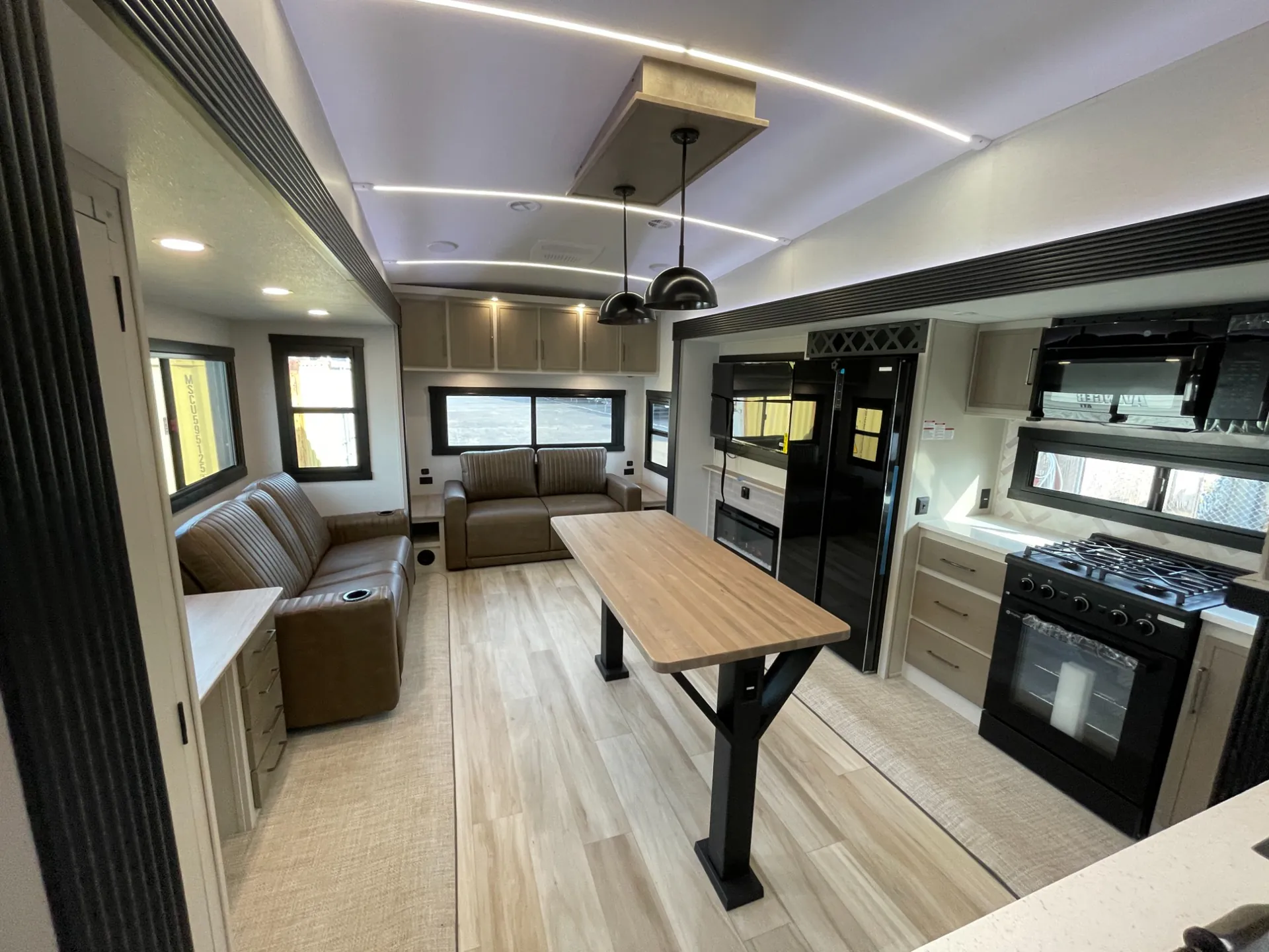 2027 Forest River Wildwood Heritage Glen 380WDR