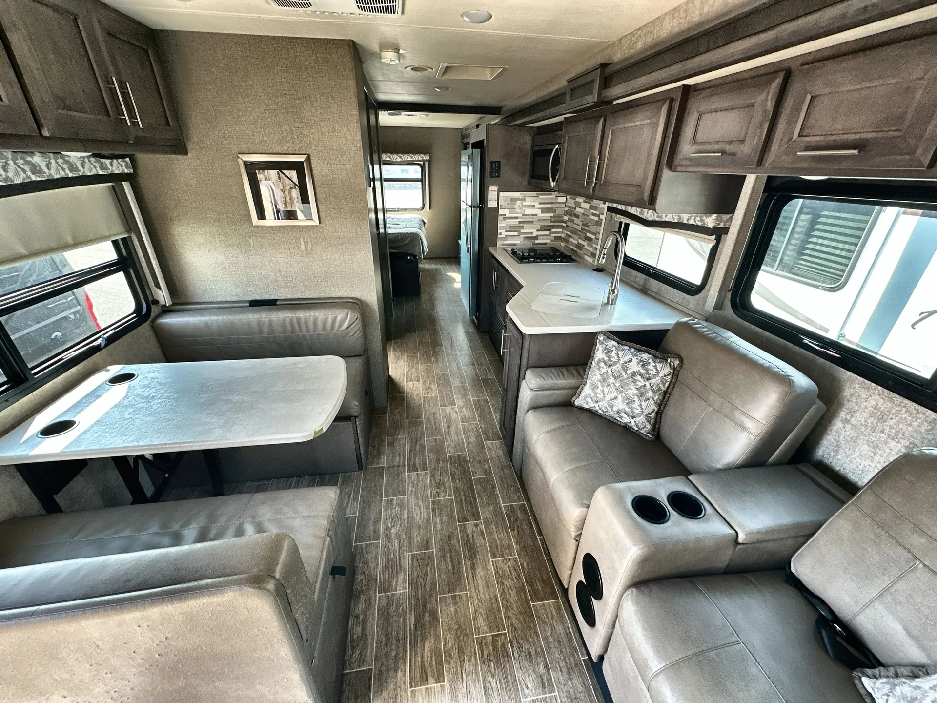 2021 Thor Motor Coach Omni SV34 — living area main