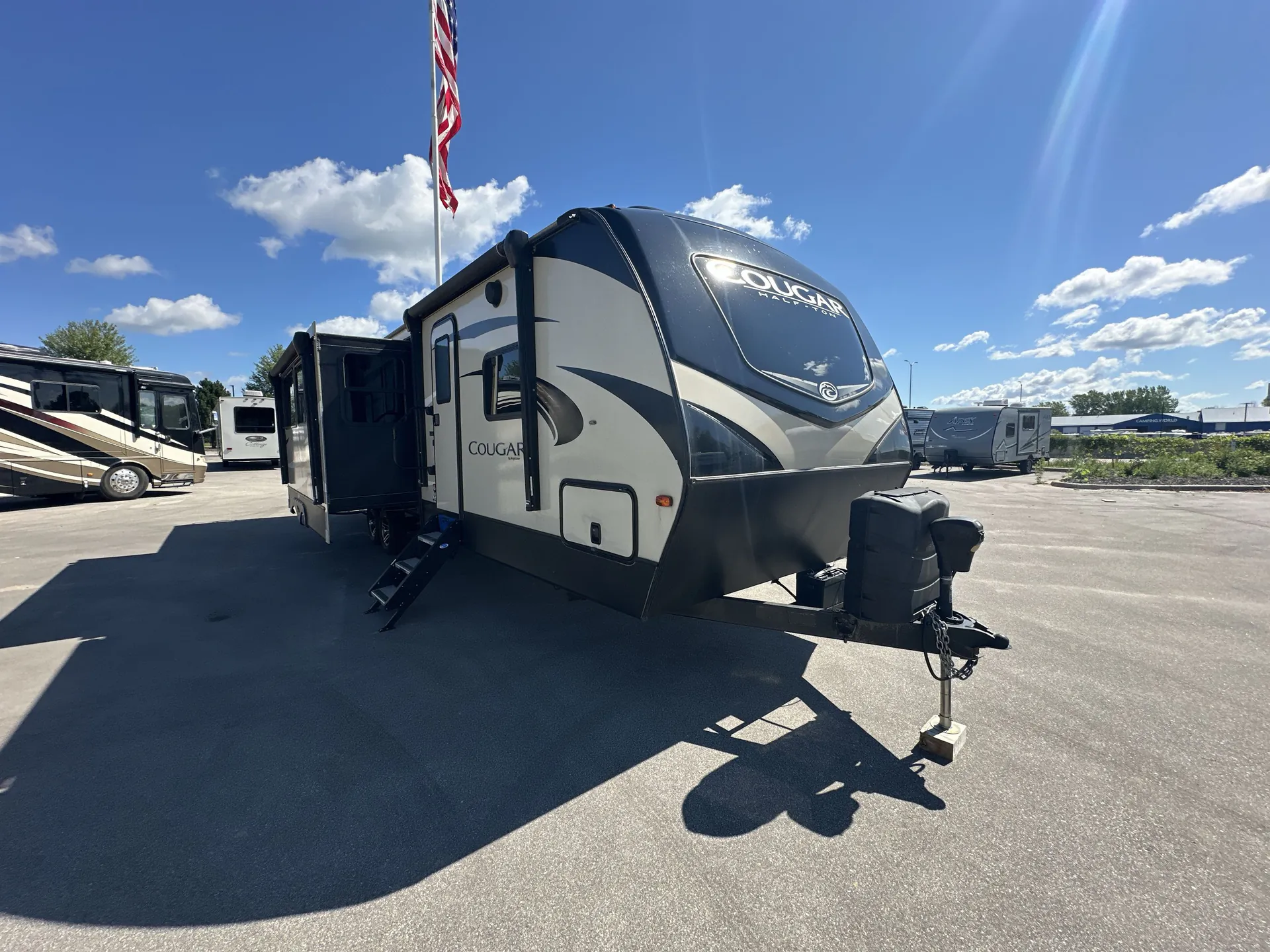 2019 Keystone Cougar Half-Ton 34TSB - Photo 2