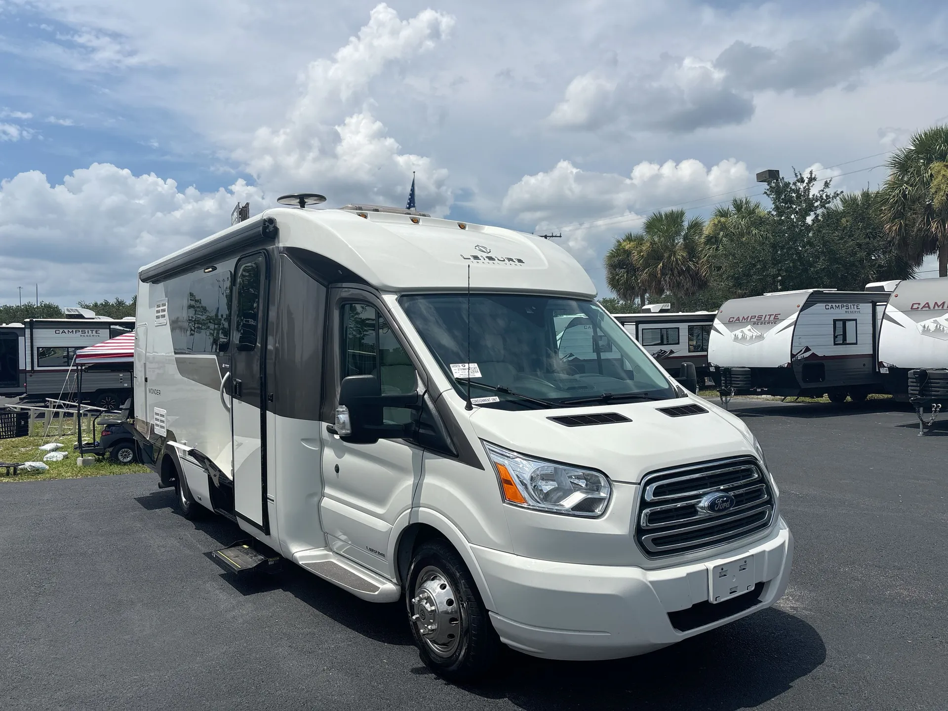2017 Leisure Travel Wonder W24MB - Photo 2