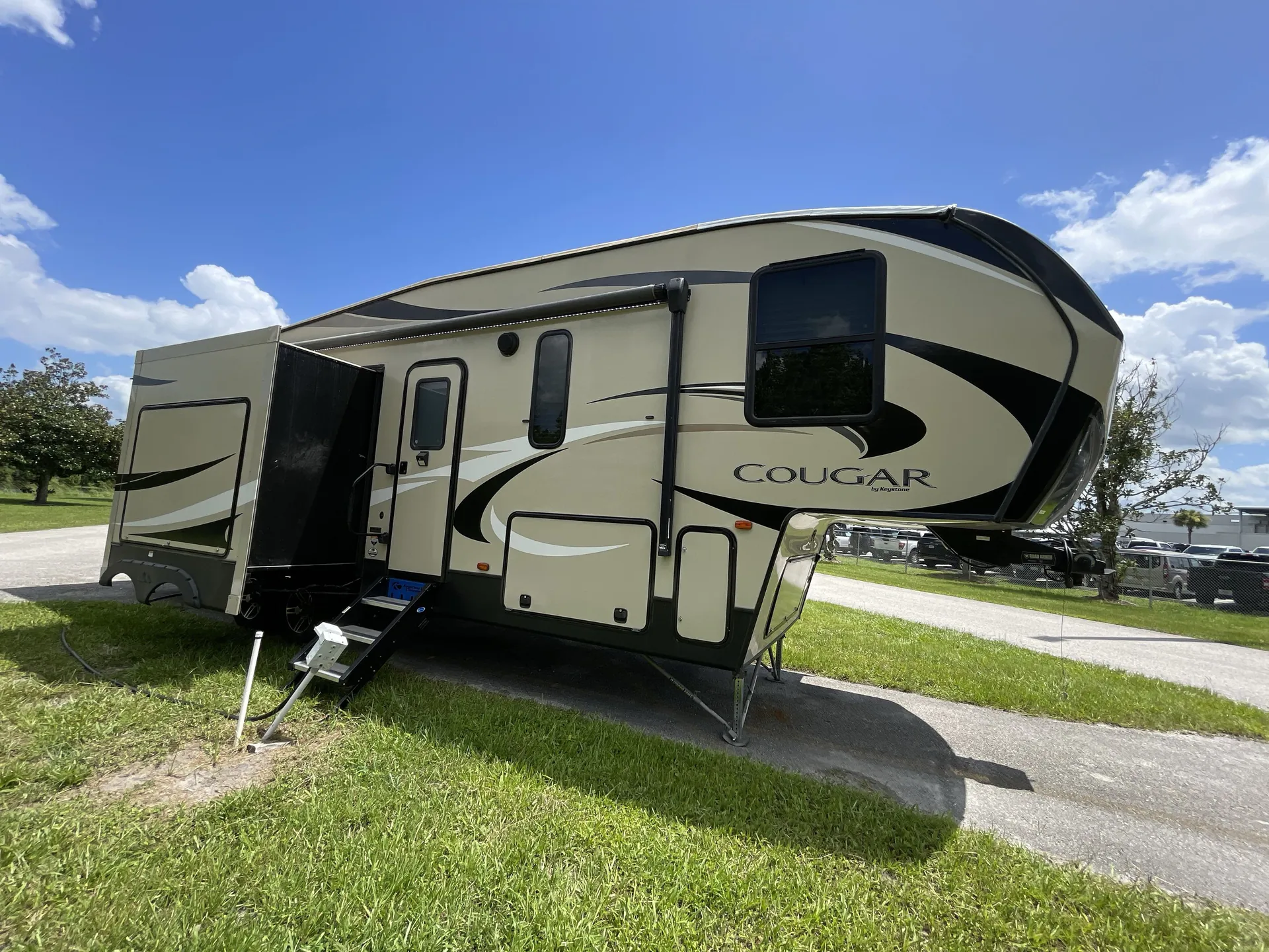2019 Keystone Cougar Half-Ton 29RKS - Photo 2