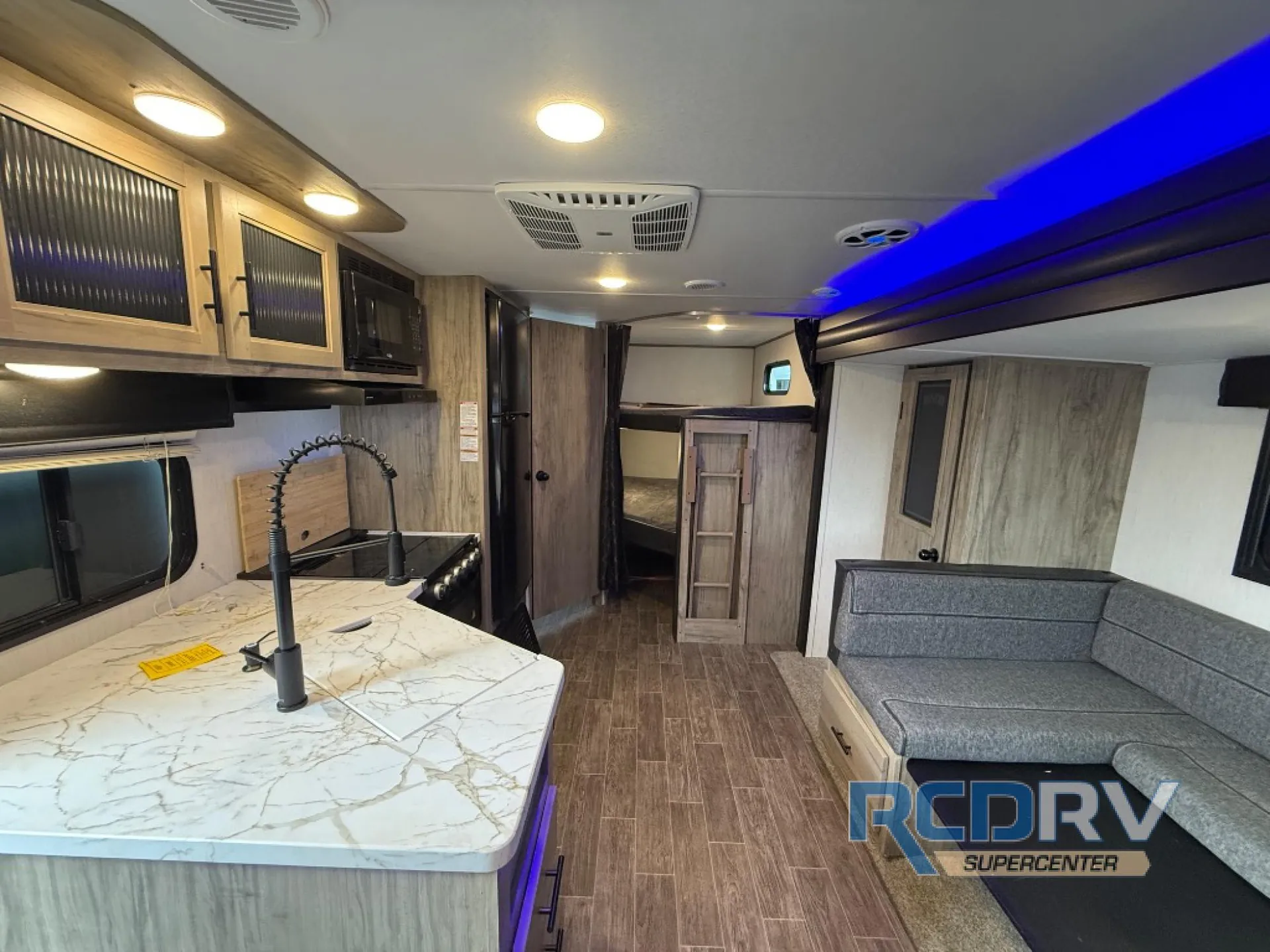 2022 Forest River Cherokee Alpha Wolf 23DBH-L - Photo 4