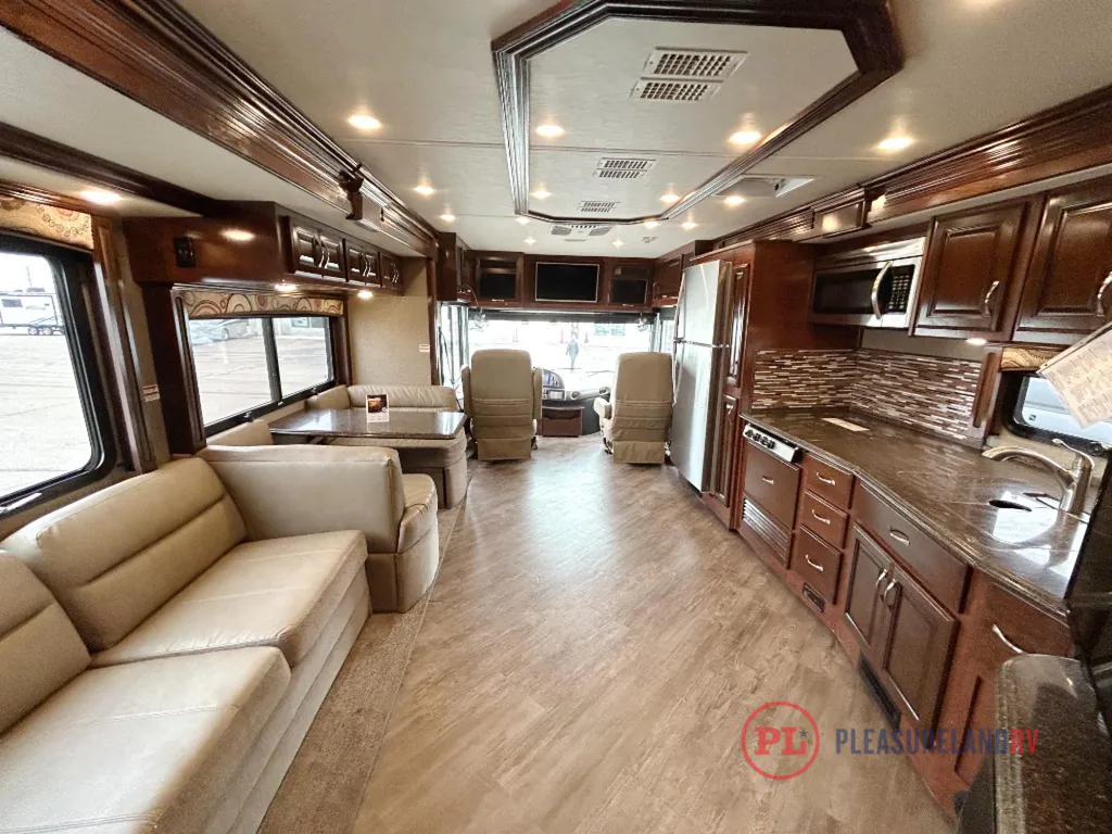 2018 Fleetwood Pace Arrow LXE 38N, Photos photo 9