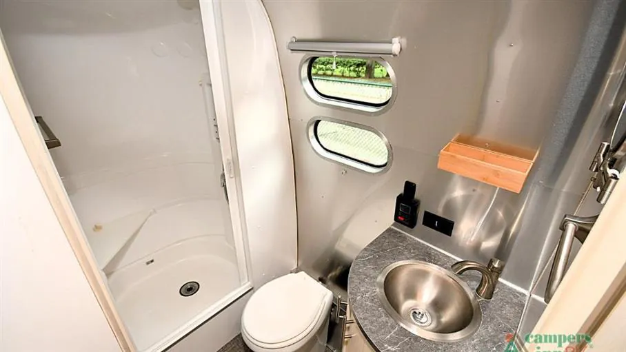 2023 Airstream Flying Cloud 30FB Office, Photos photo 22