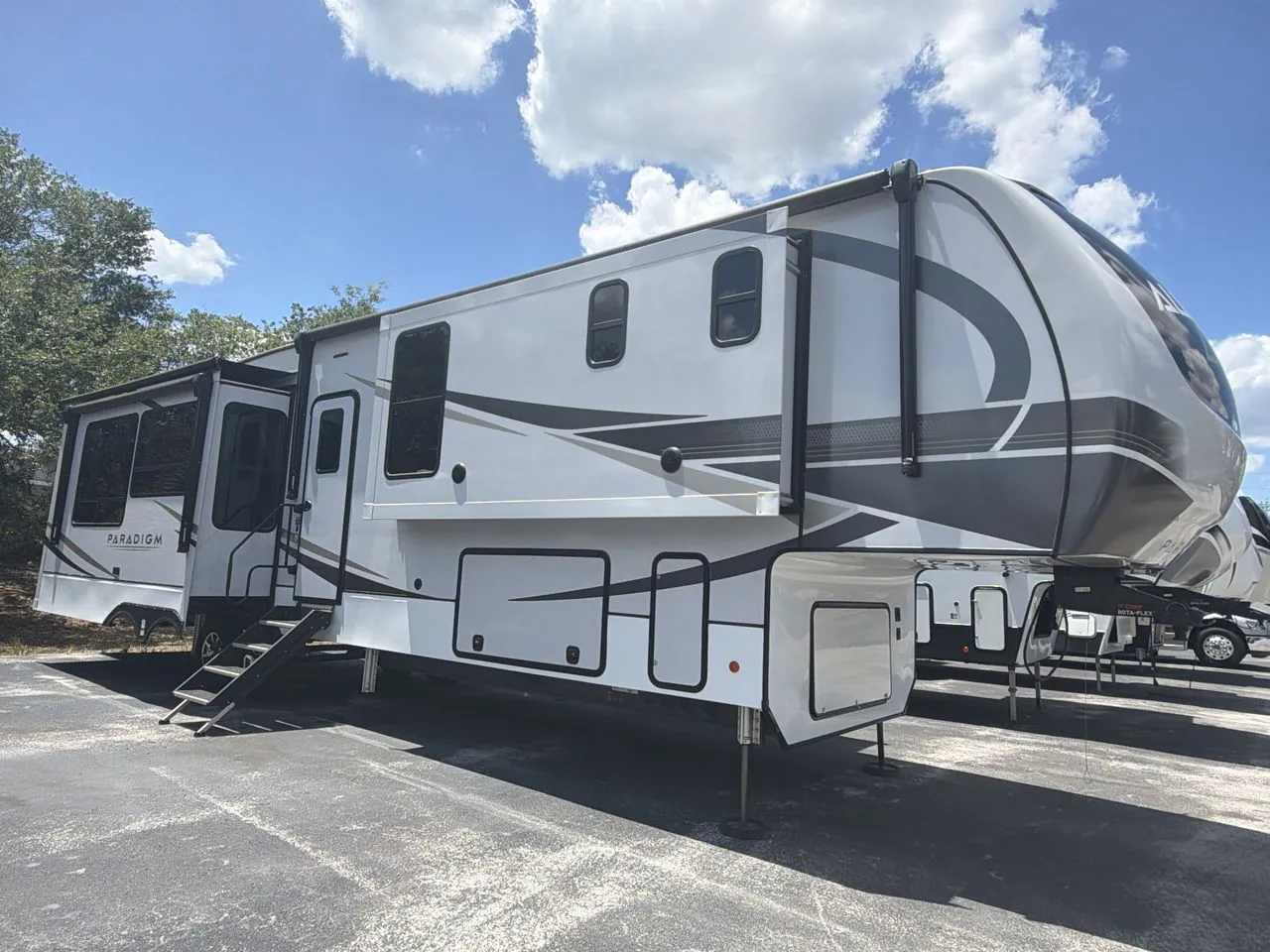 2023 Alliance RV Paradigm 382RK - Photo 3