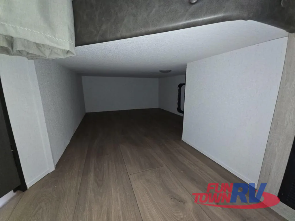 2027 East to West Della Terra 280BH, Photos photo 27