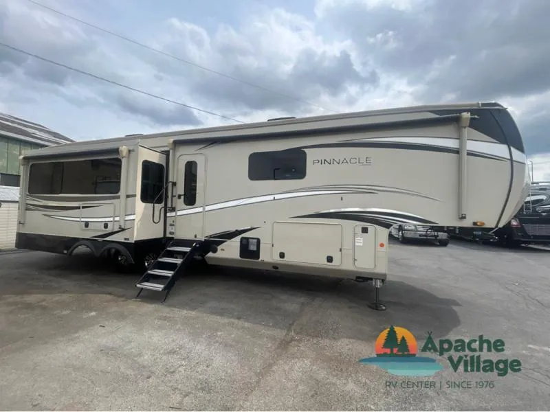 2022 Jayco Pinnacle 36FBTS - Photo 3
