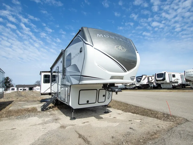 2024 Keystone Montana 3531RE - Photo 2