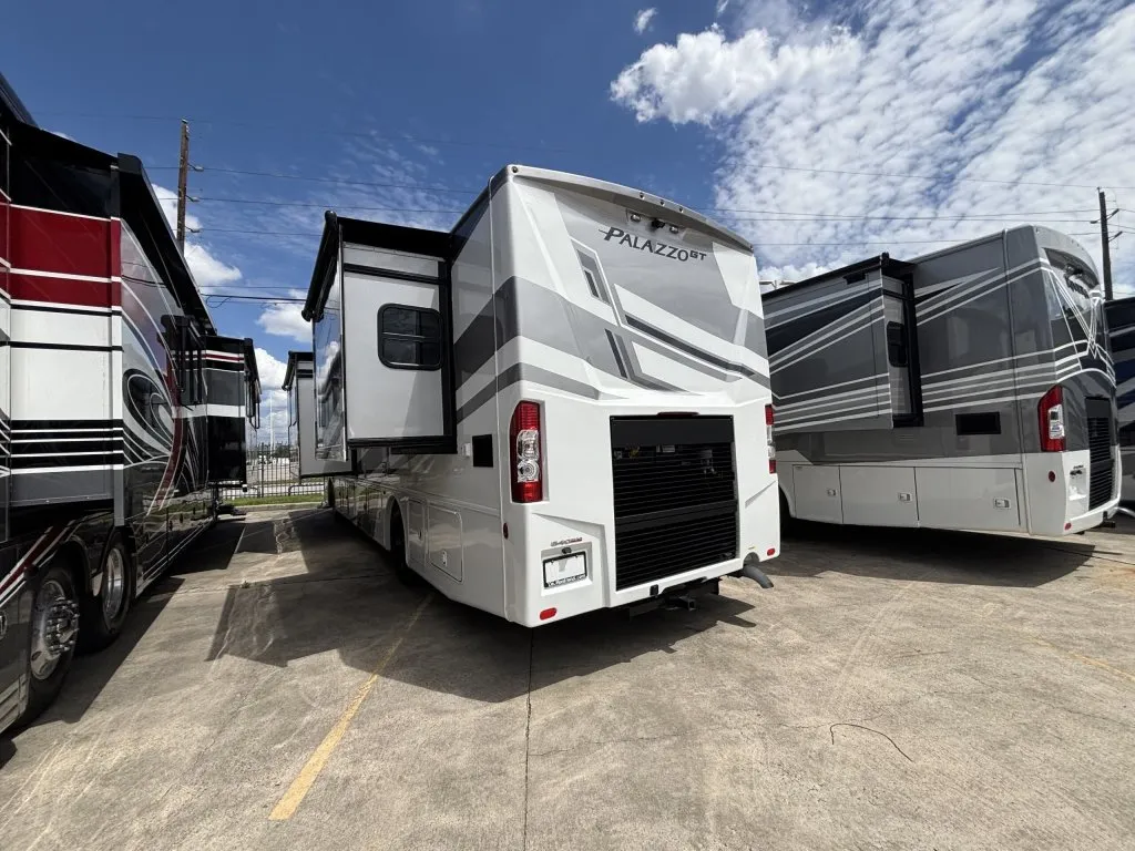 2026 Thor Motor Coach Palazzo GT 37.4 - Photo 4