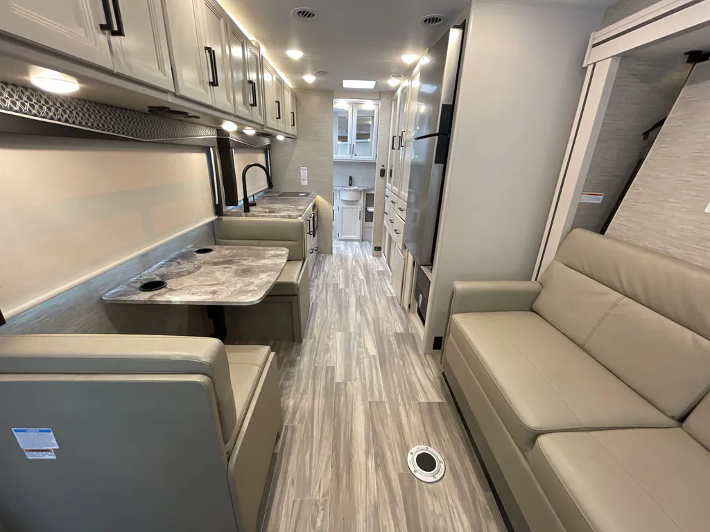 2023 Thor Motor Coach Axis 24.3, Photos photo 2