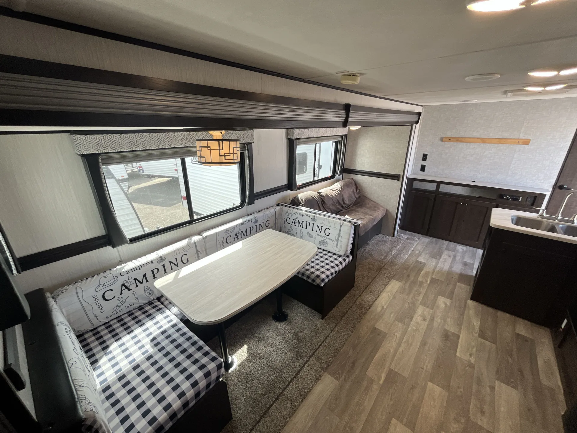 2021 Heartland Pioneer BH305 — living area main
