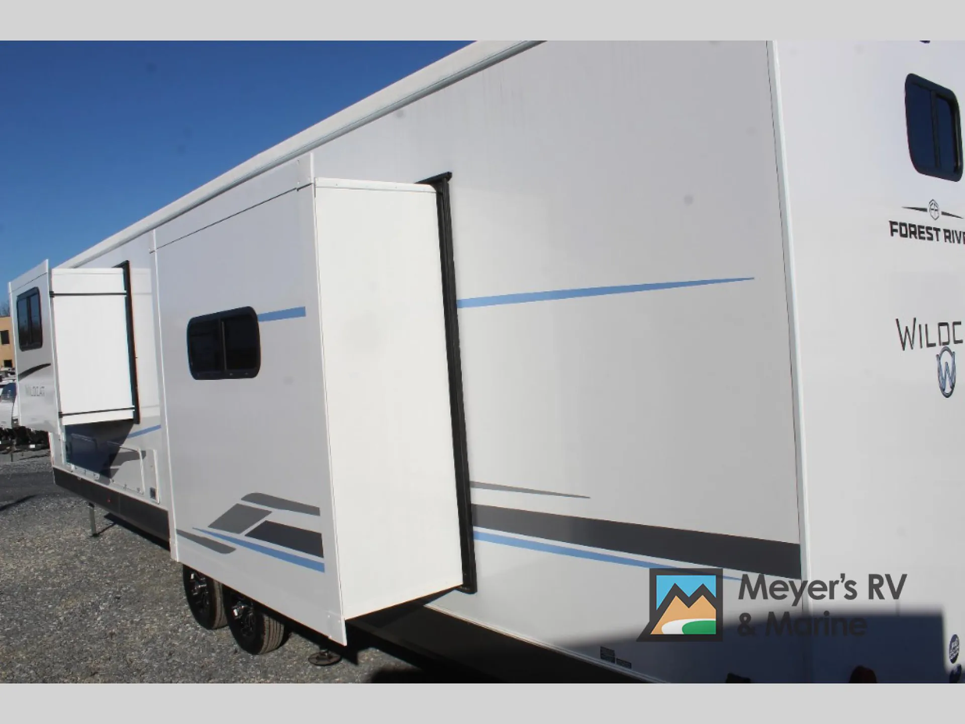 2026 Forest River Wildcat 37GALLEY - Photo 4