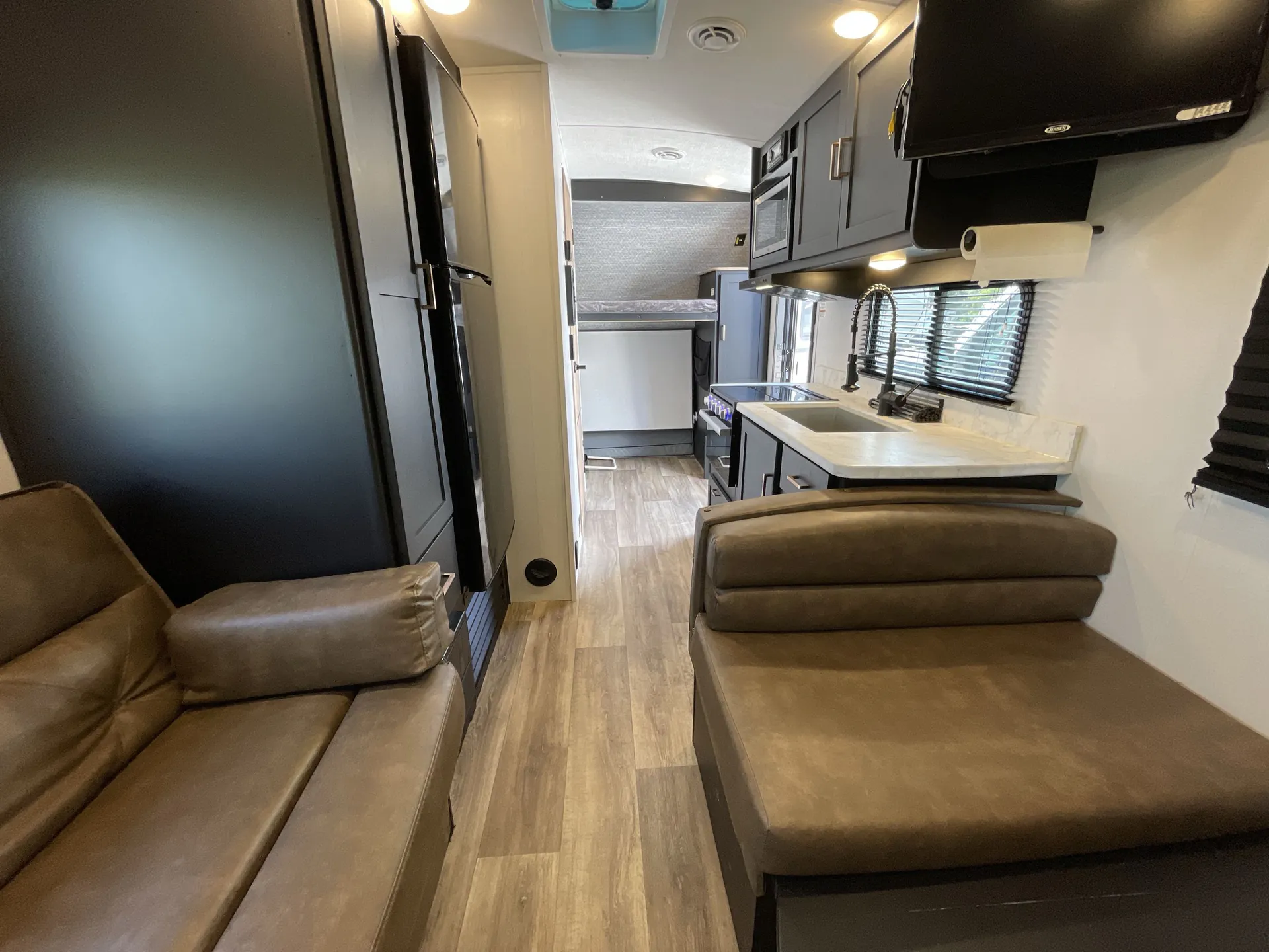 2022 Keystone Outback Ultra-Lite 210URS — bunk room