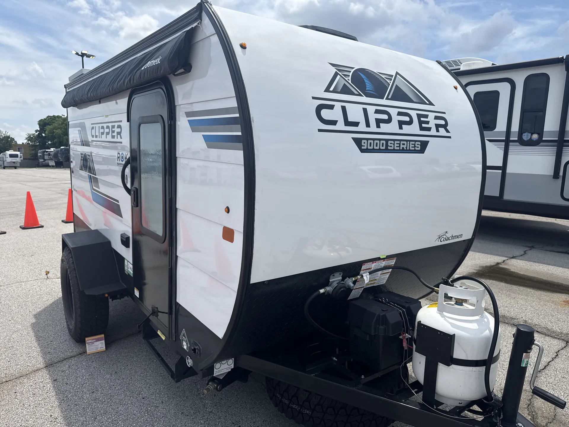 2024 Coachmen Clipper 9000ROK - Photo 2