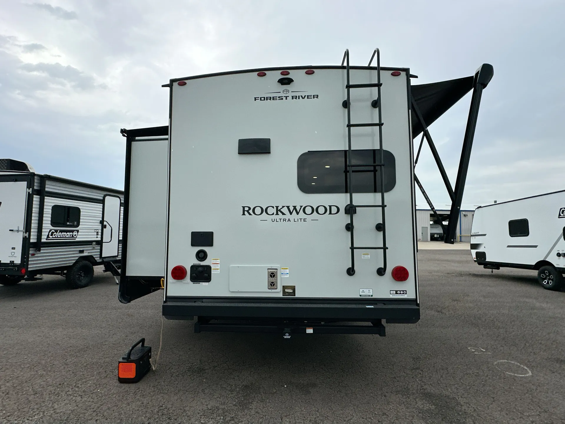 2027 Forest River Rockwood Ultra Lite 2711RK — backside
