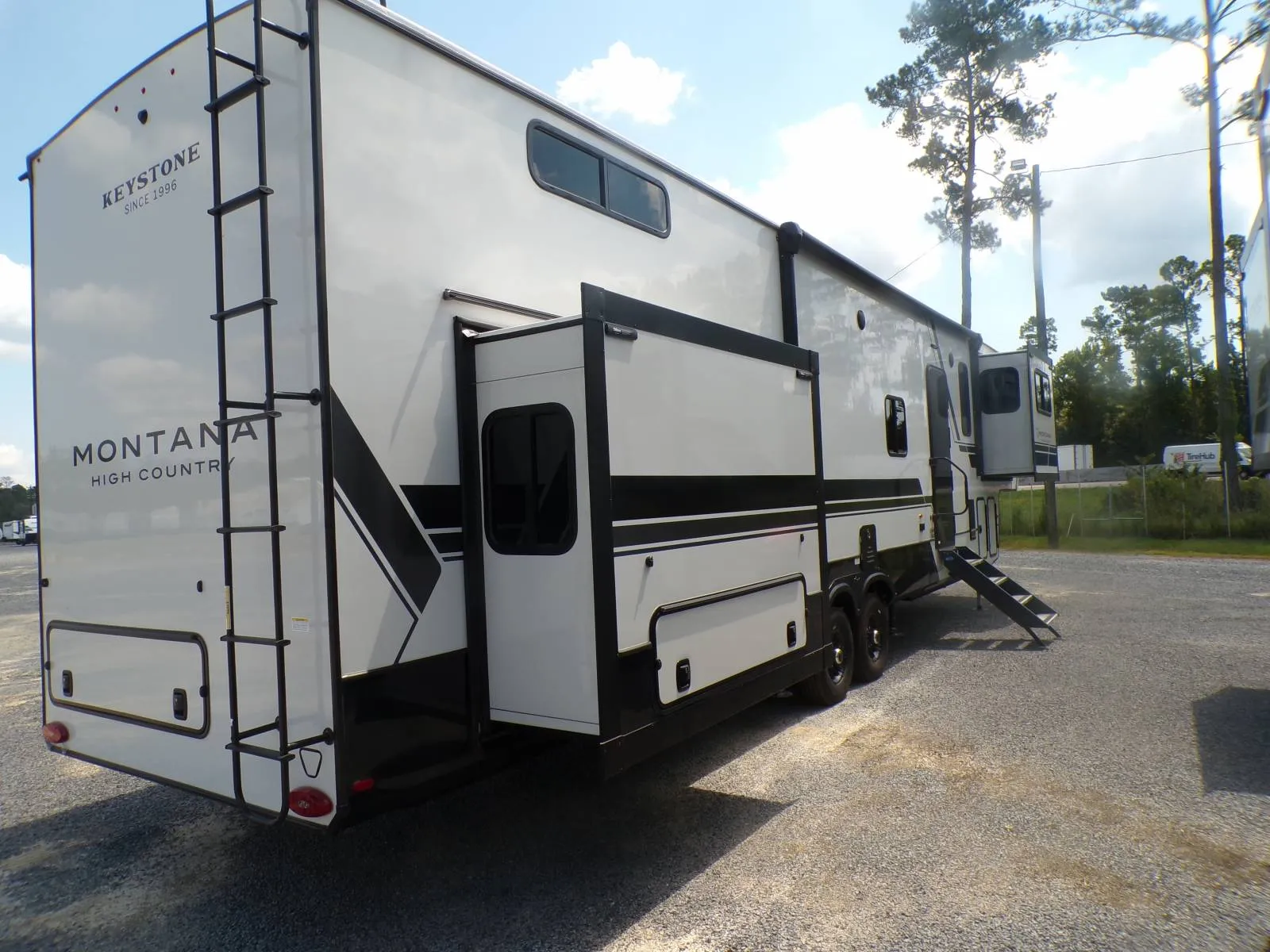 2026 Keystone Montana High Country 377FL - Photo 2