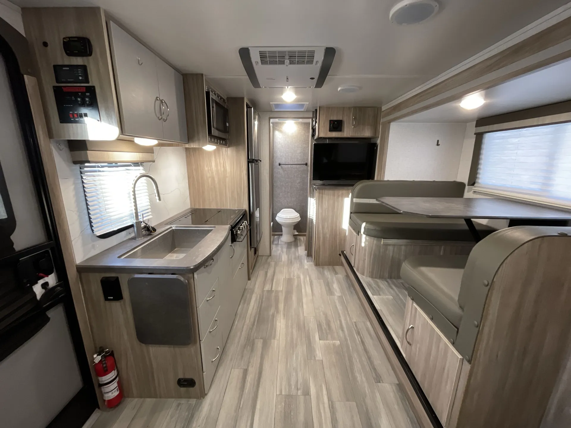 2022 Winnebago Micro Minnie FLX 2108TB dealer photo 2 from Camping World