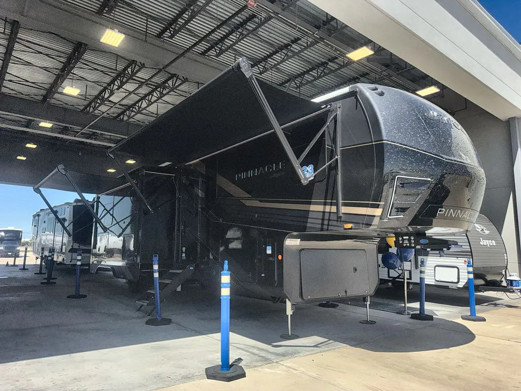2027 Jayco Pinnacle 39DSDB - Photo 2