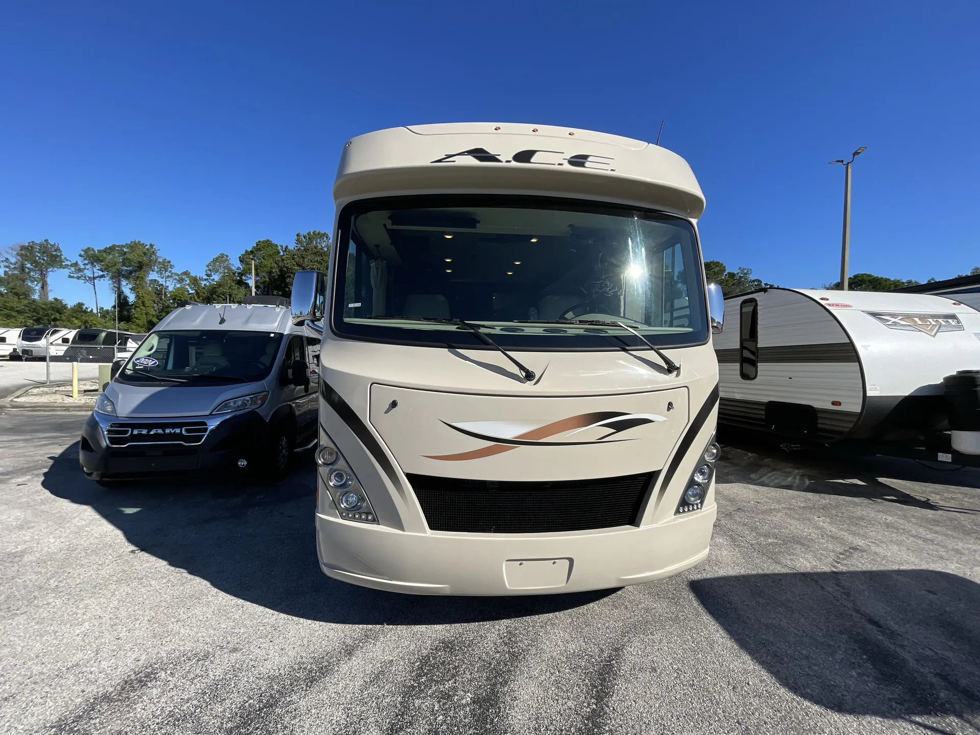 2017 Thor Motor Coach A.C.E 30.3 — front
