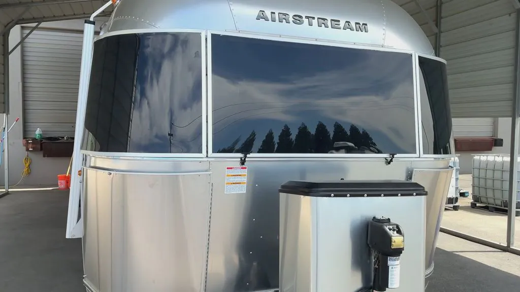 2021 Airstream International 25RB - Photo 3