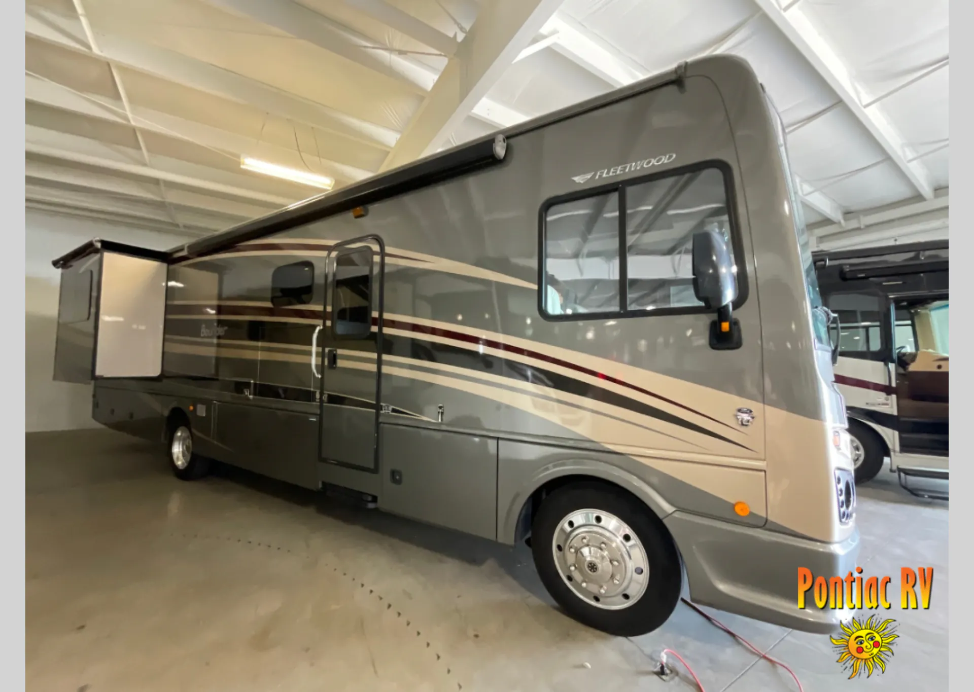 2015 Fleetwood Bounder 36E - Photo 2