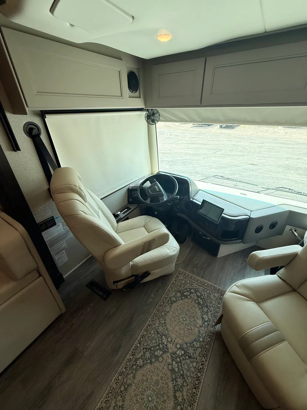 2024 Thor Motor Coach Riviera 39BH, Photos photo 5