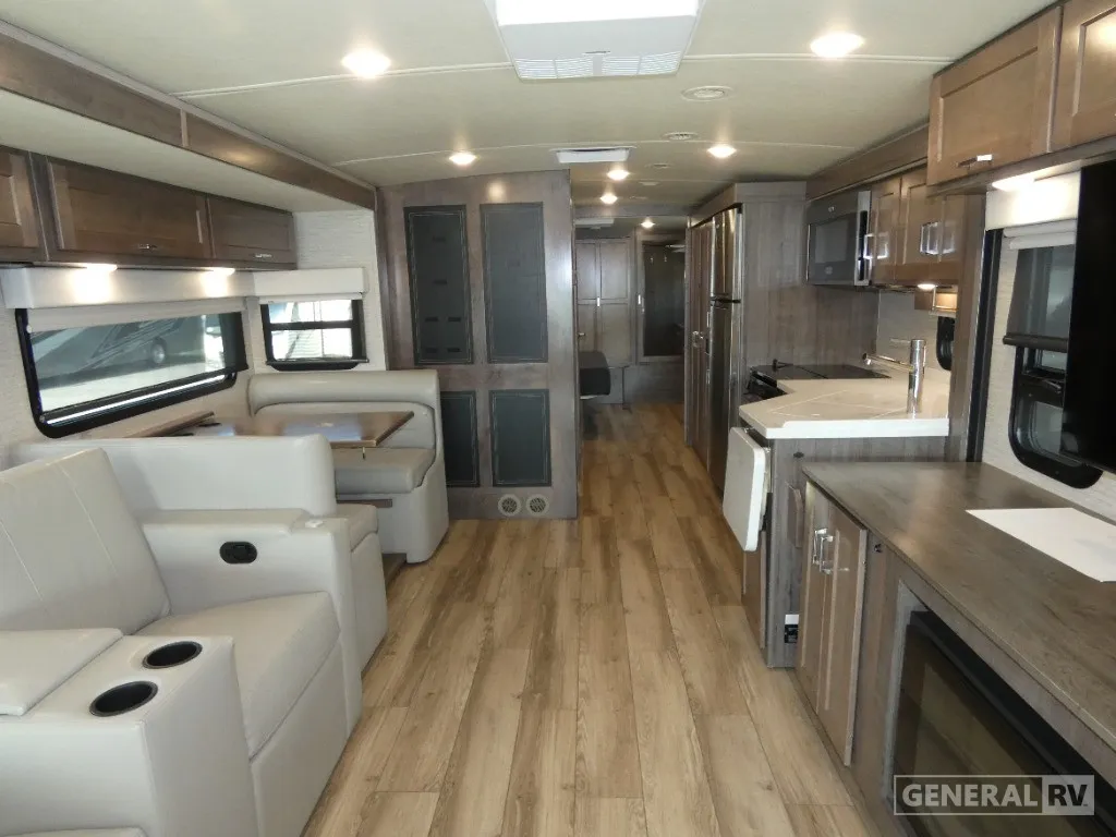 2022 Winnebago Forza 36H - Photo 3