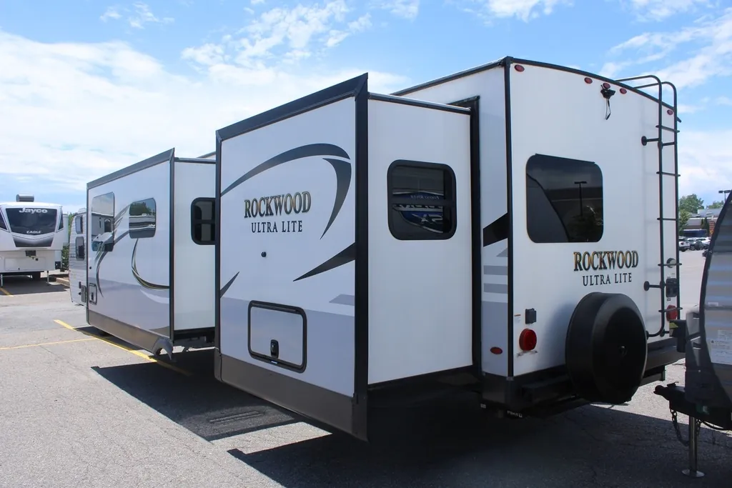 2021 Forest River Rockwood Ultra Lite 2608BS - Photo 4