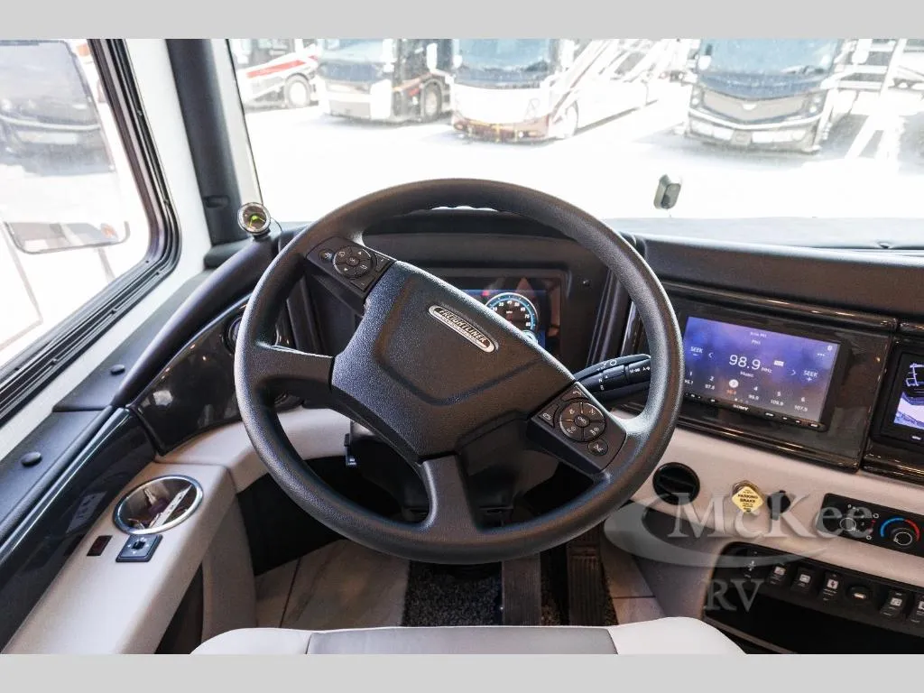 2026 Fleetwood Discovery 38N - Photo 4