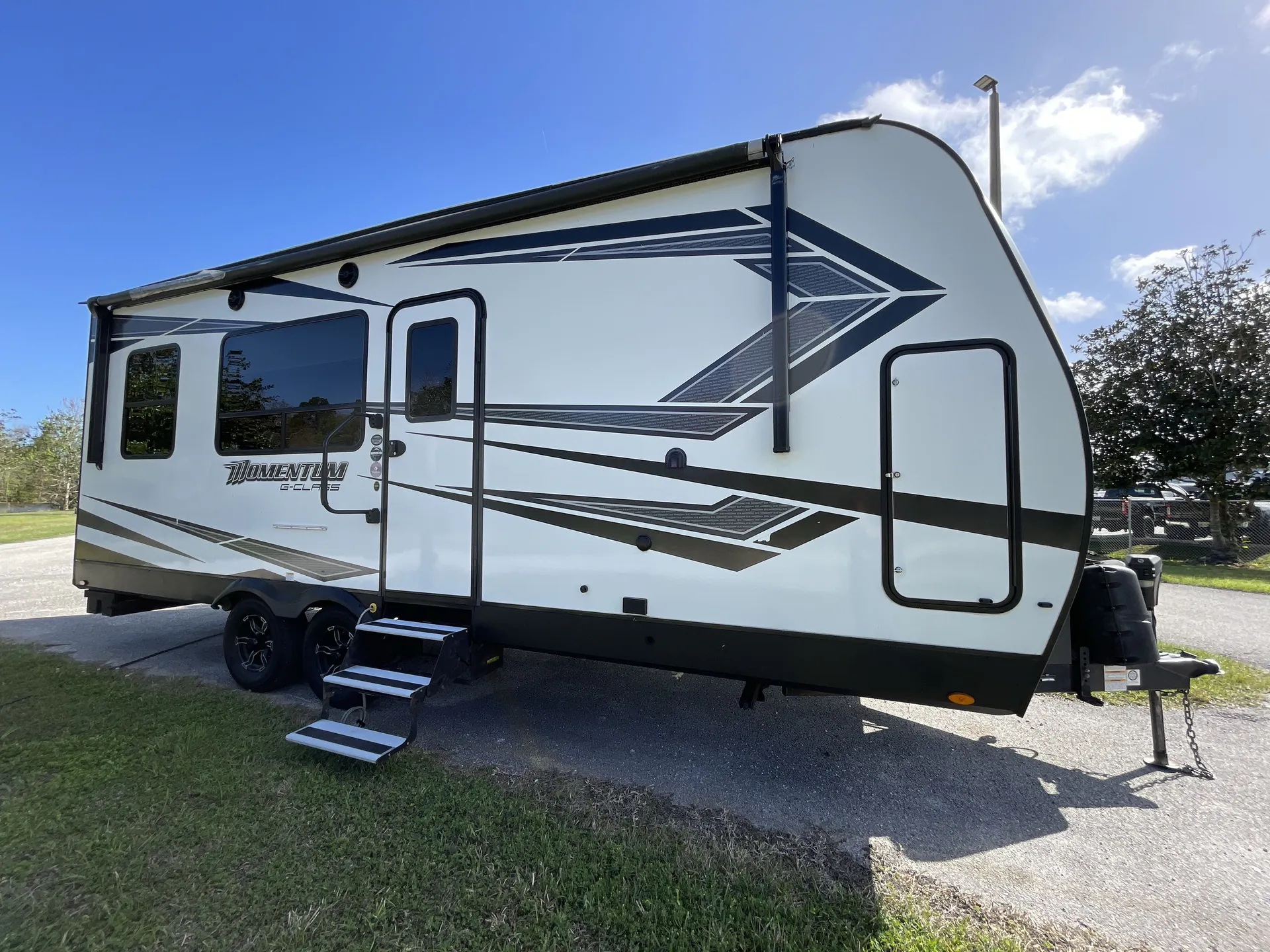 2021 Grand Design Momentum G Class 21G - Photo 2