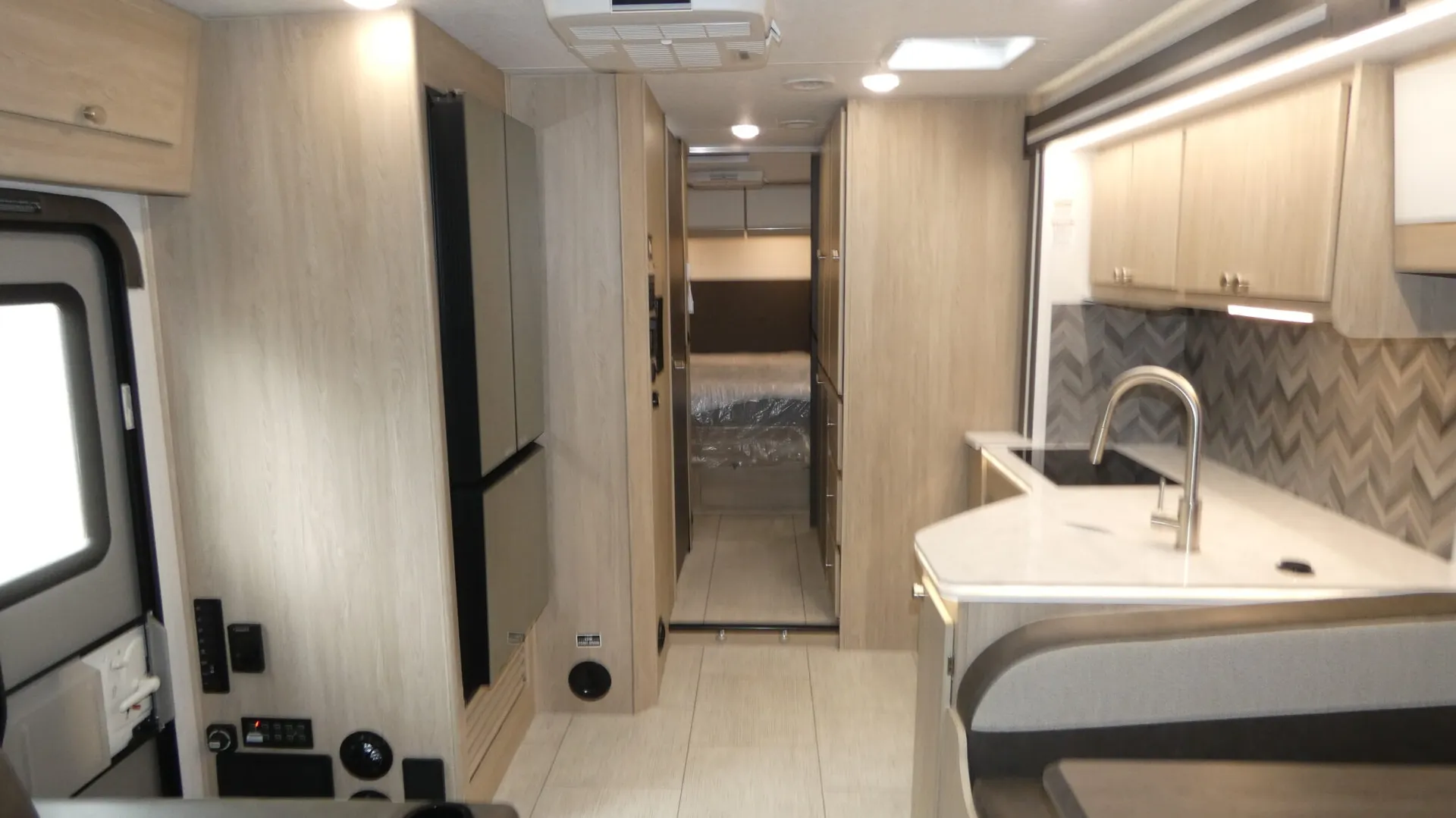 2026 Coachmen Entourage 320LV - Photo 3