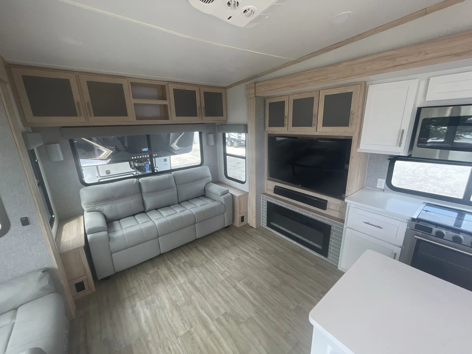 2023 Alliance RV Avenue 32RLS — living area main