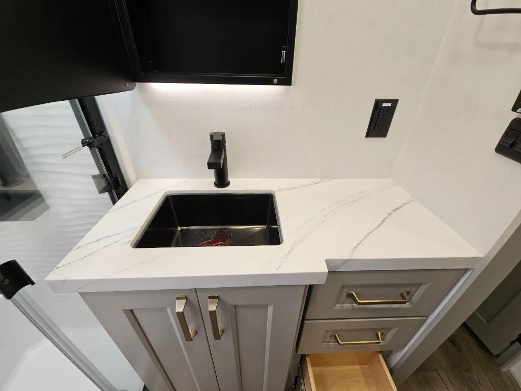 2026 Brinkley Model G 3950, Bathroom photo 9