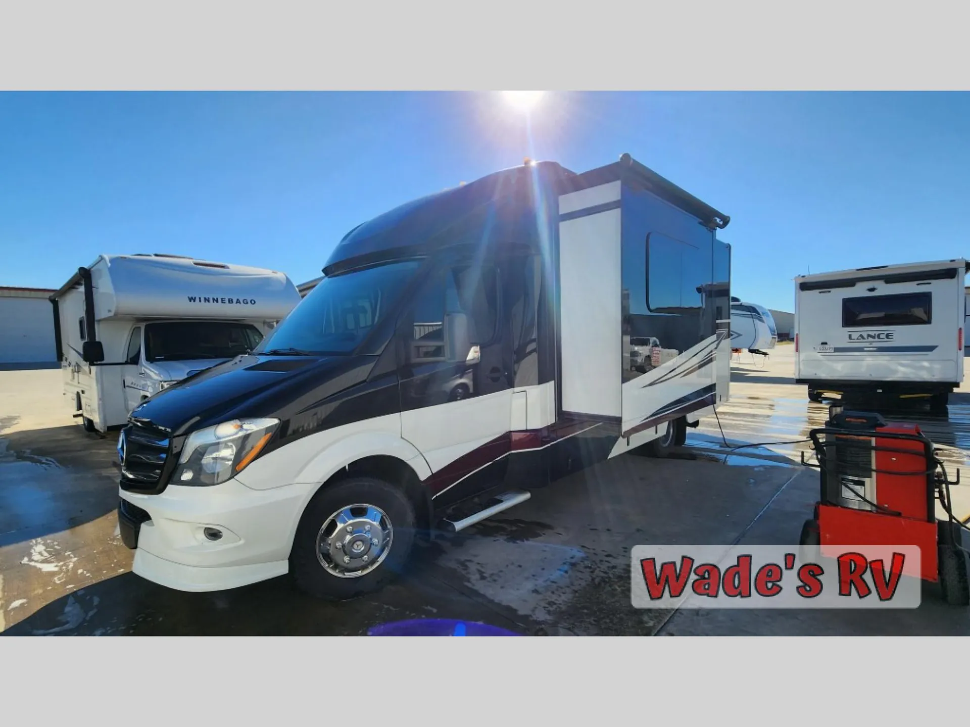 2015 Renegade RV Villagio 25HAB dealer photo 4 from Wade's RV