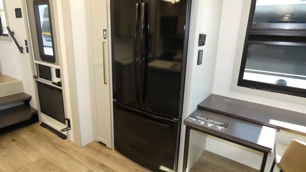 2026 Brinkley Model G 4150, Photos photo 19