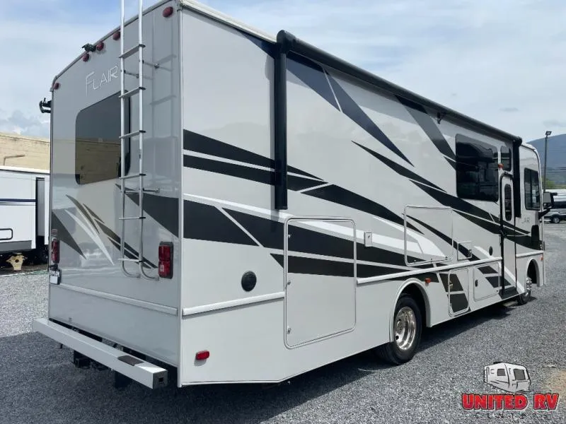2023 Fleetwood Flair 29M - Photo 4