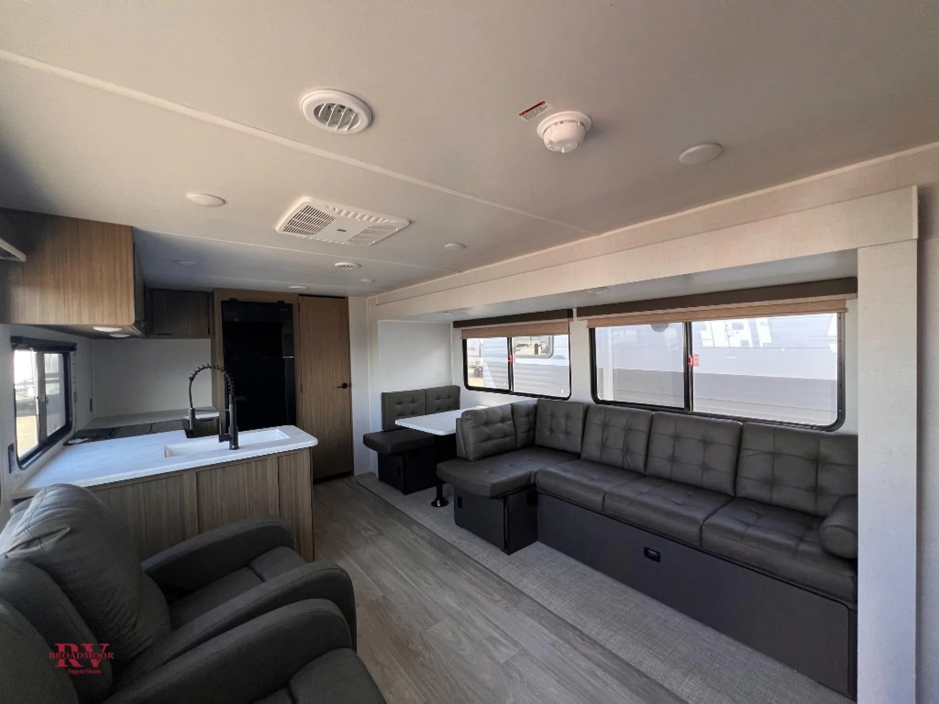 2027 Forest River Salem 27RK — Photo 7