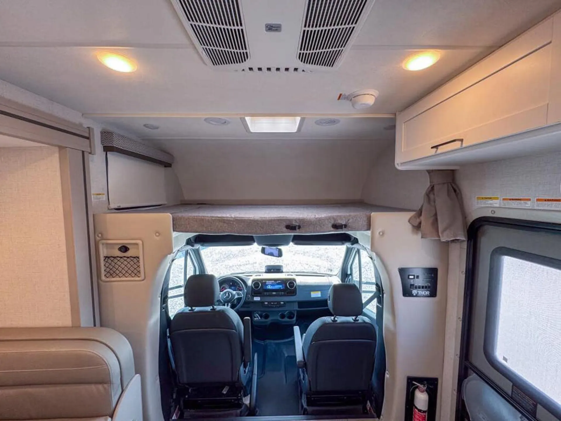 2026 Thor Motor Coach Geneva 24VP - Photo 4