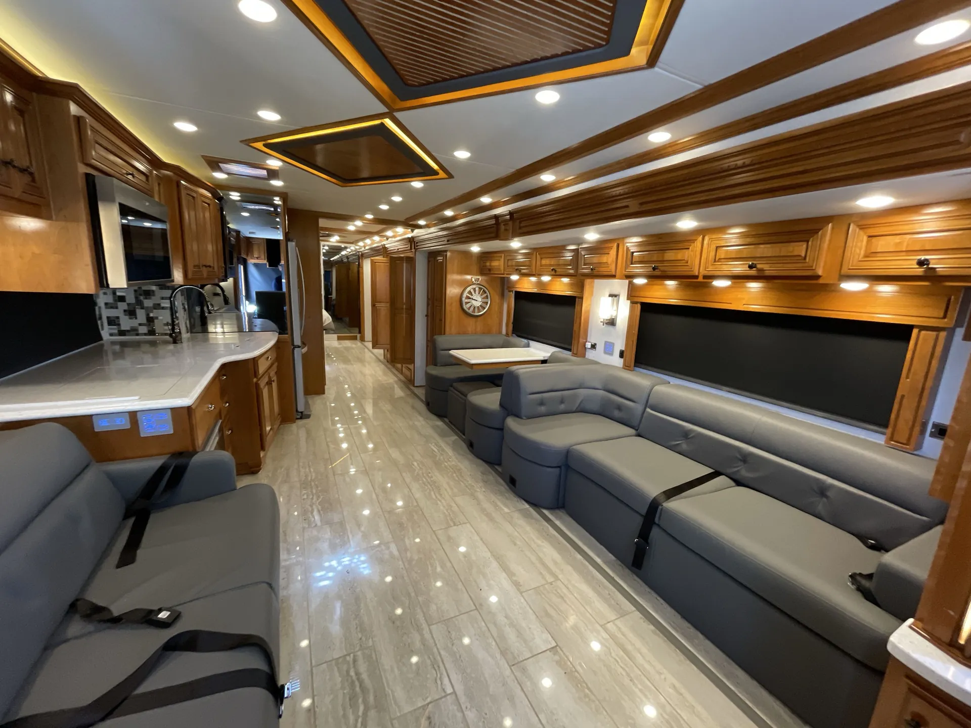2020 newmar Dutch Star 4326 — living area main