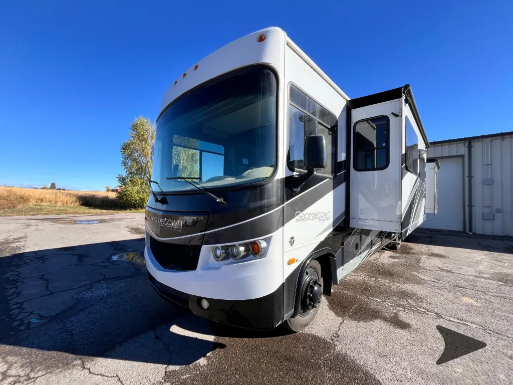 2017 Forest River Georgetown 364TS, Photos photo 3