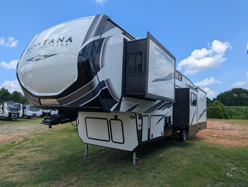 2021 Keystone Montana High Country 385BR, Photos photo 3