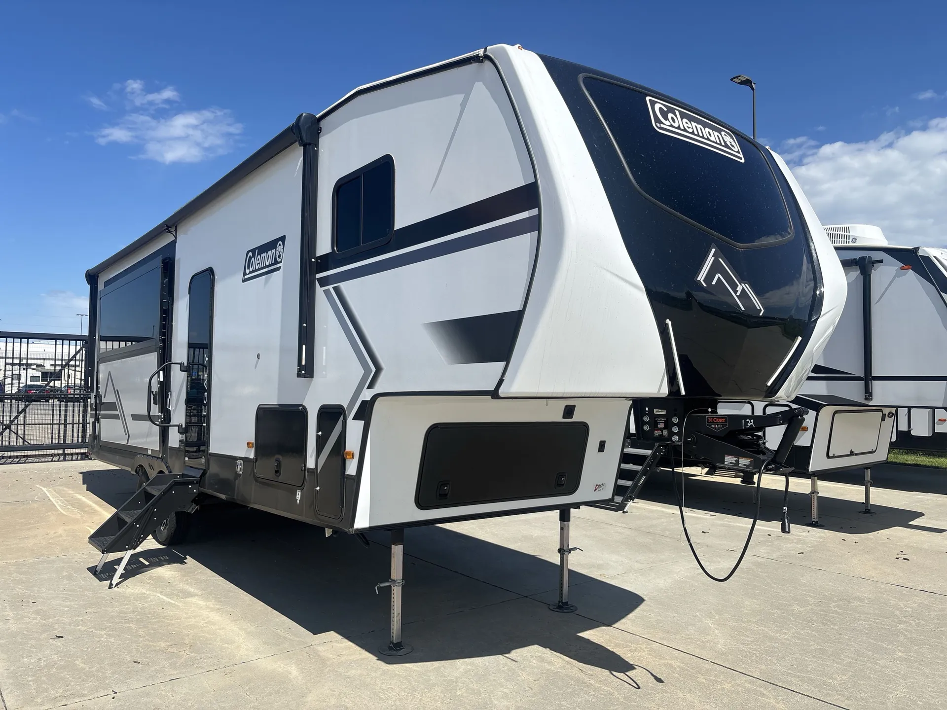 2026 Keystone Coleman Legacy 2800SUNDECK - Photo 2