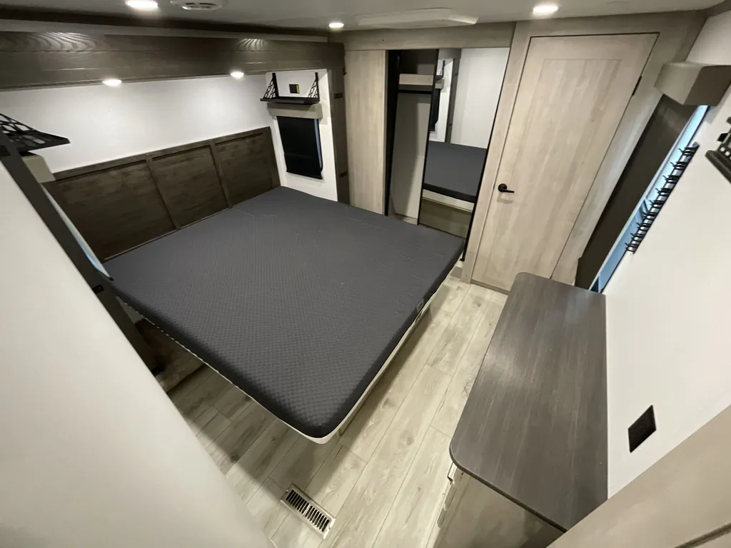 2024 Keystone Montana High Country 381TB, Photos photo 15