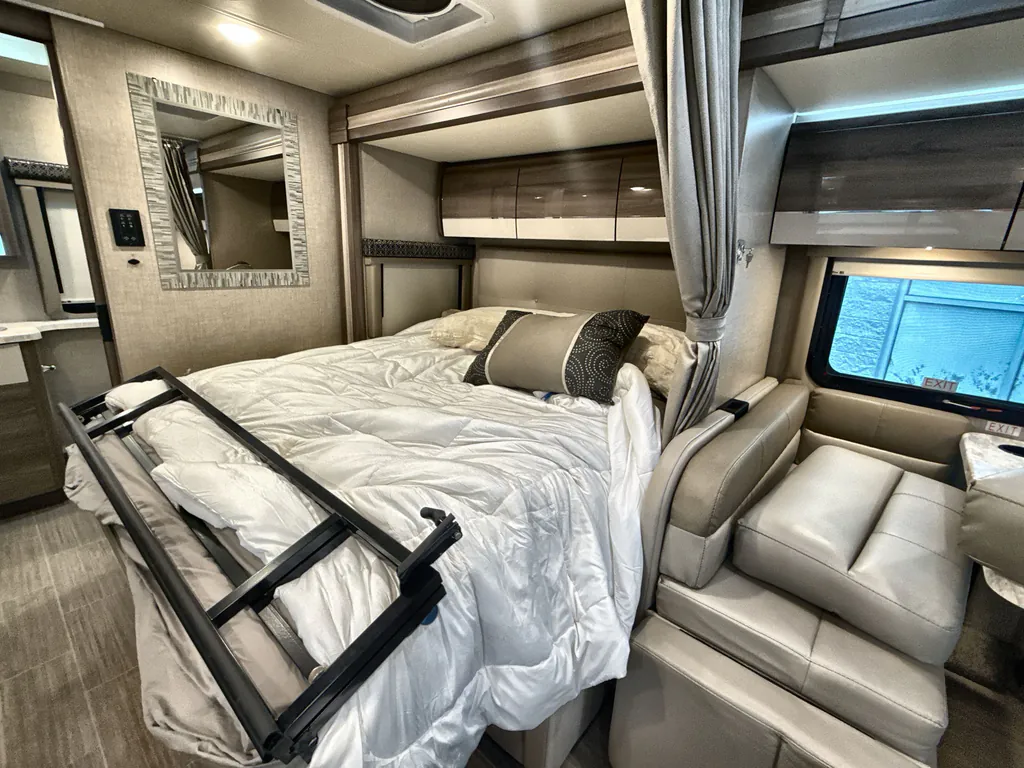 2022 Thor Motor Coach Tiburon 24FB, Photos photo 16