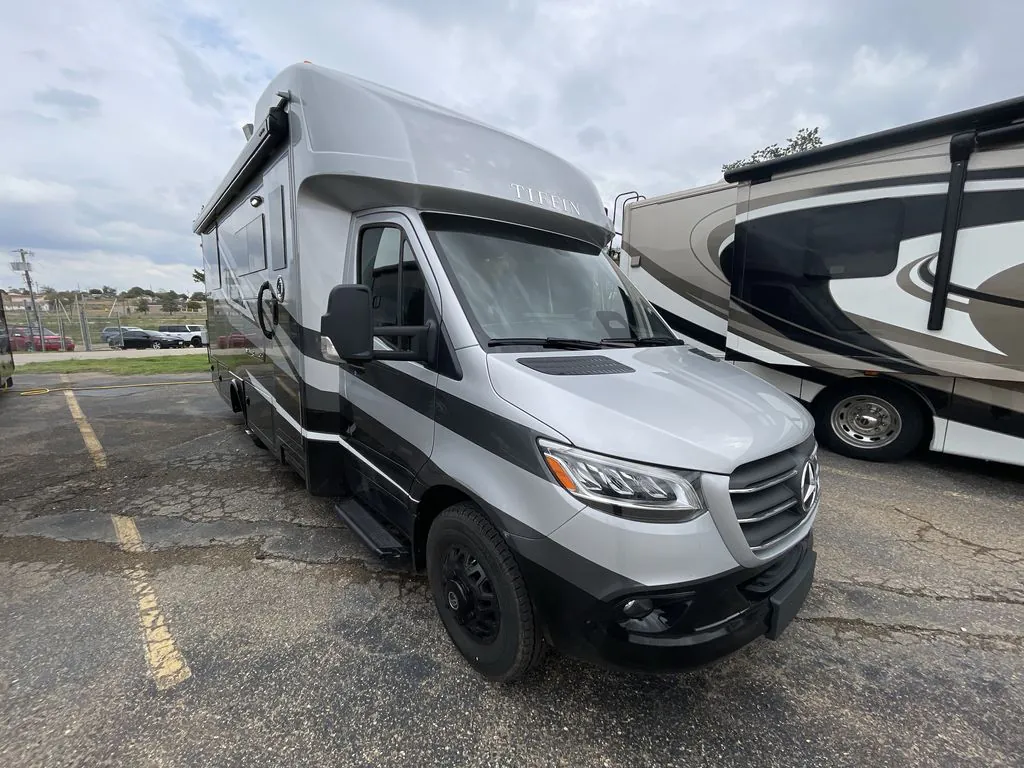 2027 Tiffin Wayfarer 25 PW - Photo 2
