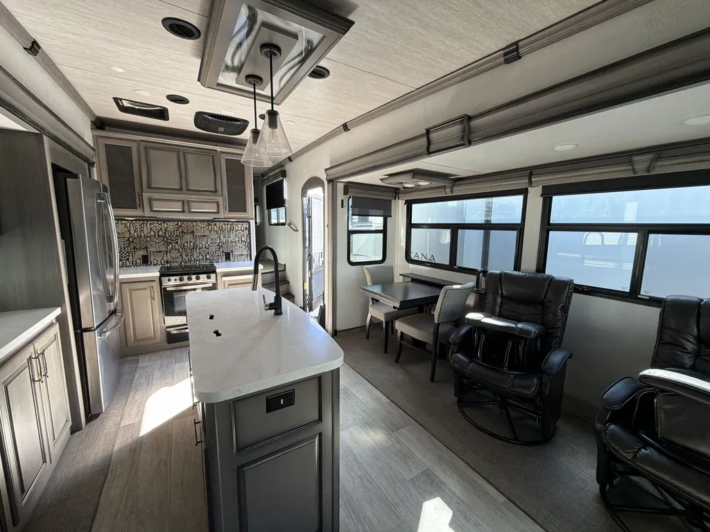 2021 Keystone Montana 3231CK, Photos photo 3