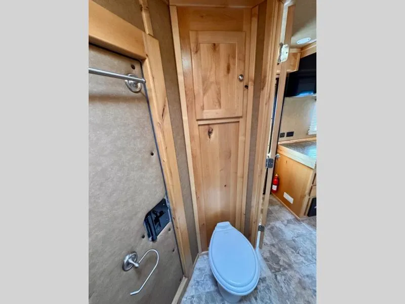 2012 Logan Coach 3H Used    Razor LQ 809 - Photo 3