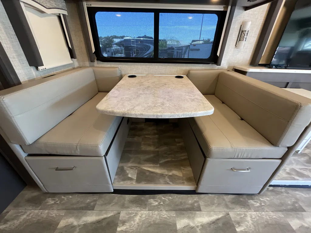 2023 Thor Motor Coach Challenger 35MQ, Photos photo 34