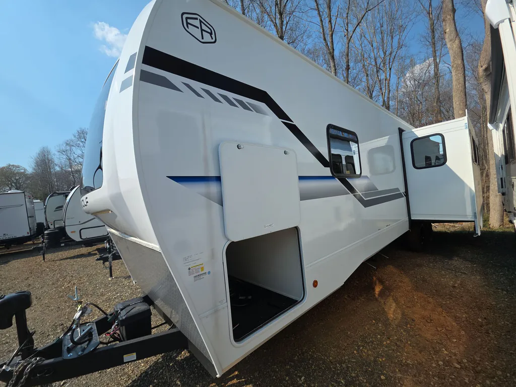 2026 Forest River Cherokee Alpha Wolf 29DCB, Photos photo 5